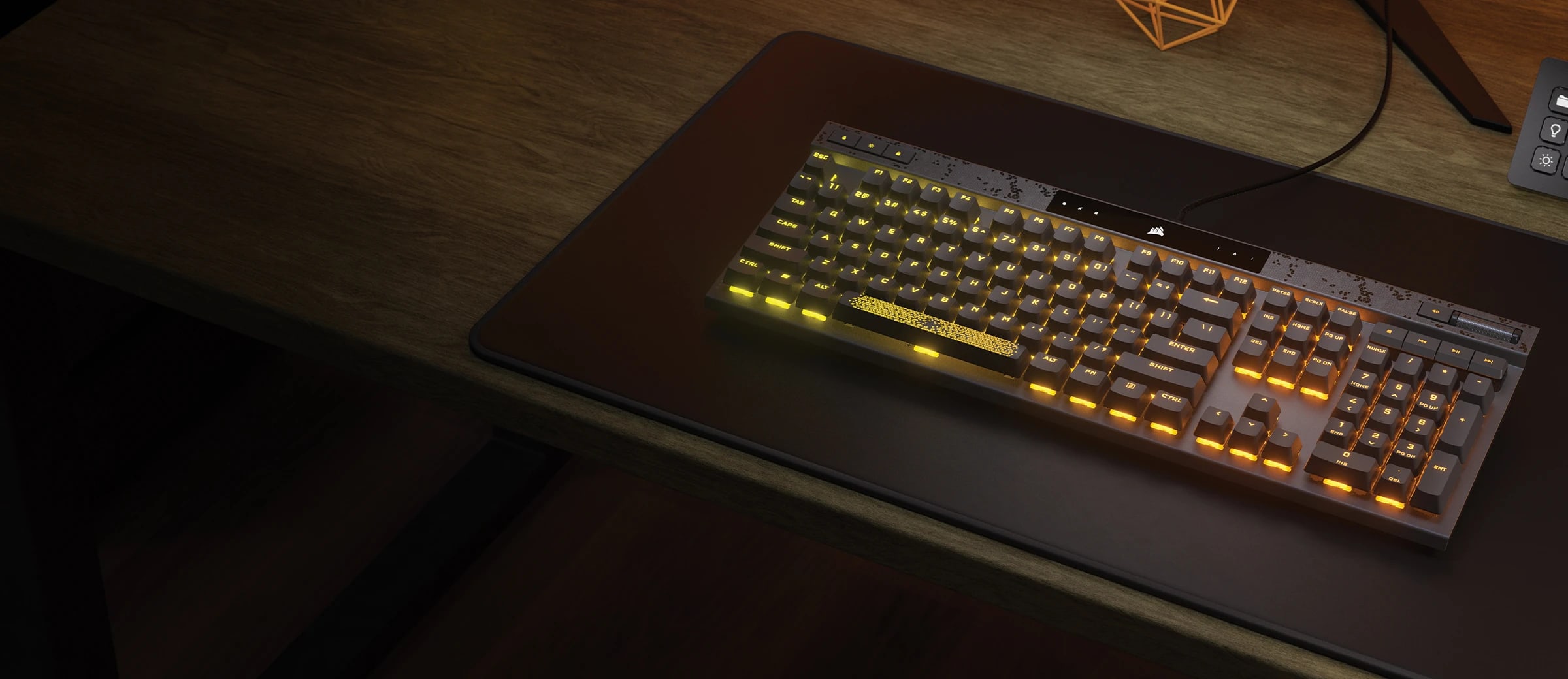 Bàn phím Corsair K70 MAX-BLK-MGX White-RGB CH-910961G-NA