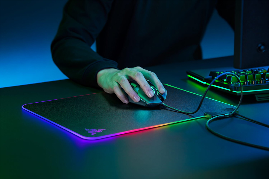 Tấm lót chuột Razer Firefly V2 - Hard Surface Mat (RZ02-03020100-R3M1)